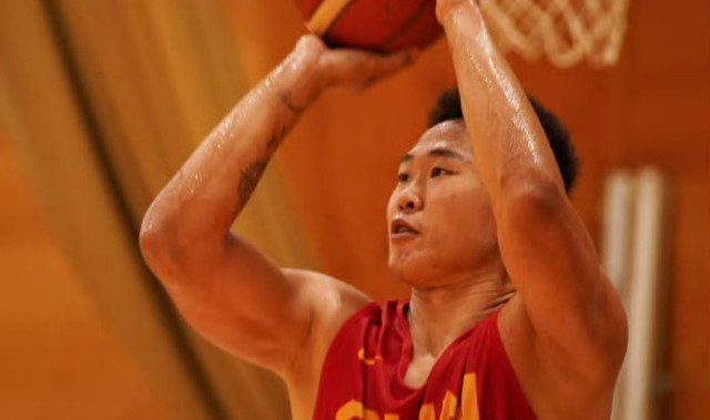 贺希宁美国特训成效显著，投篮运球全面提升|体育赛事讨论|中国篮球之队|中国男篮|量变|训练_新浪体育_新浪新闻