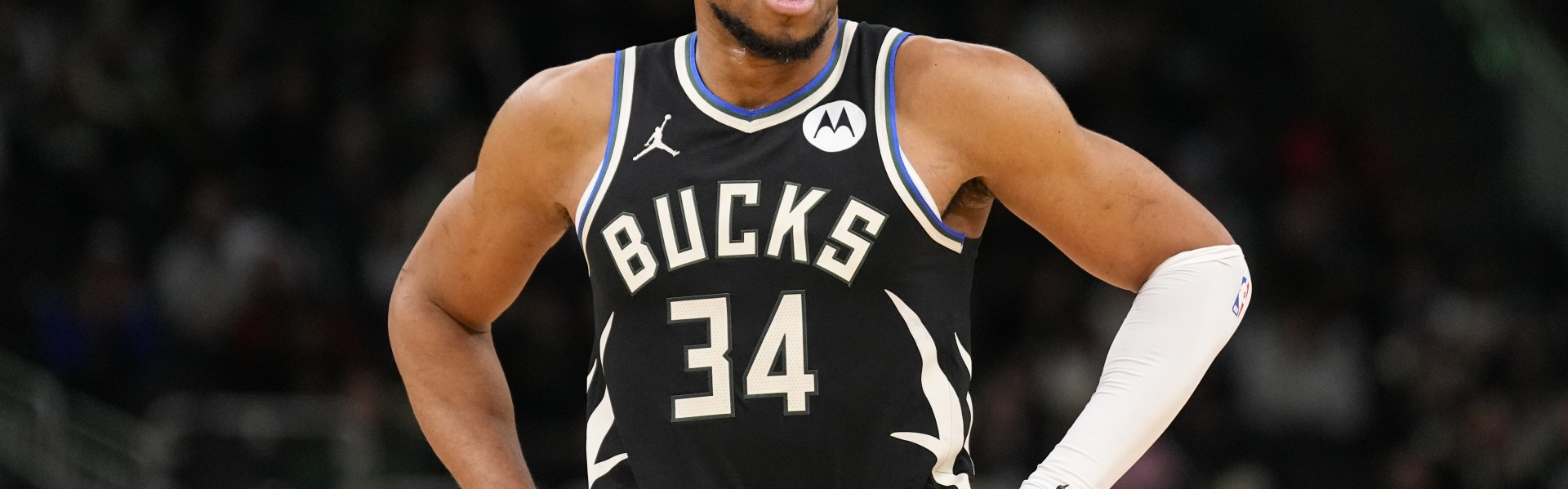 九游iOS版-火线复出难阻球队颓势！字母哥18中7拿下19分11板 末节4中0未得分