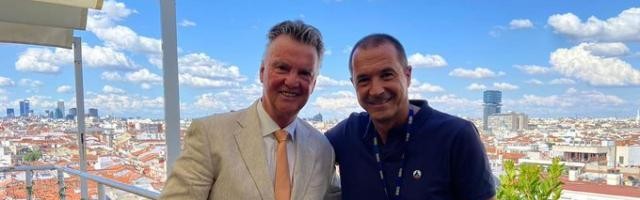 在线娱乐-范加尔谈抗癌心路：世界杯时夜间治疗，乐观为关键