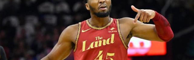 jiuyou官网入口-骑士开局不利又遭伤病潮 米切尔拒绝回应交易流言