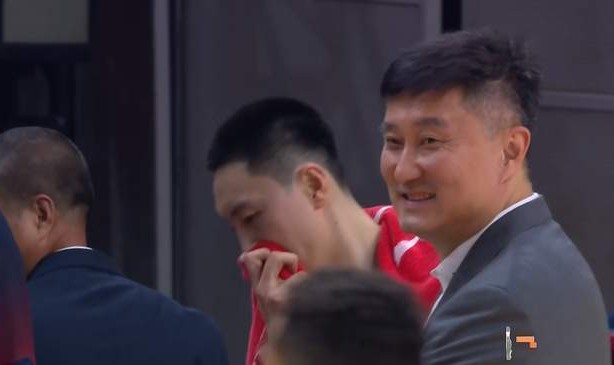 真人娱乐-超级大冷门！广东狂输上海40分，徐杰哑火，杜锋却露出诡异笑容