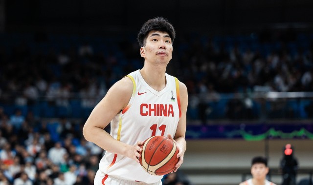 在线娱乐-媒体人：余嘉豪辗转3万里&amp;通过5次转机驰援中国男篮 担心影响状态