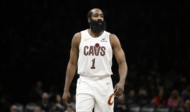 在线娱乐-队记：哈登拇指肿胀已明显消退瘀伤也有减轻 他会继续戴护具参赛